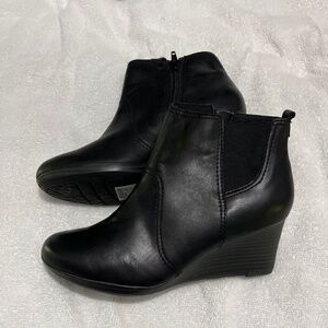 Clark’s Bootie size 6.5 Black